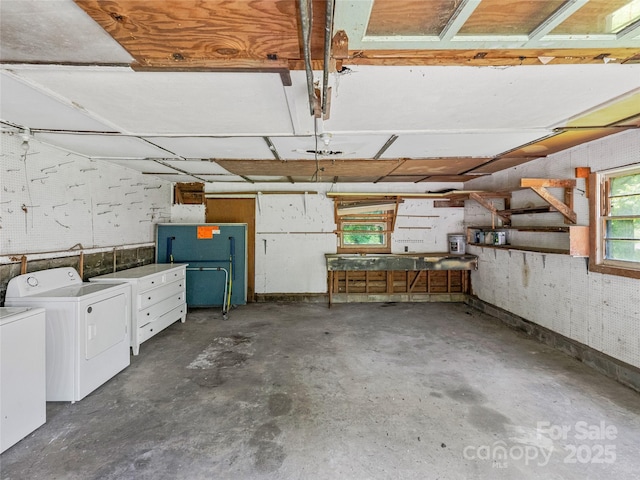 90 W Skyland Cir Unit 1, Asheville, NC 28804 - garage featuring washer / dryer and a workshop area