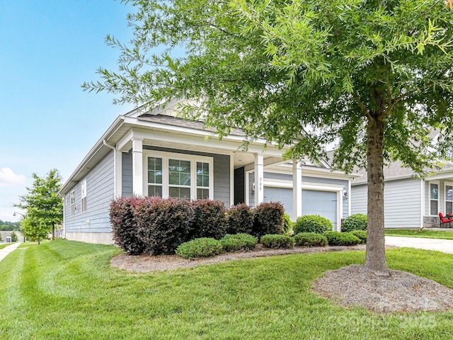 505 Belle Grove Dr, Lake Wylie, SC 29710 - view of property hidden behind natural elements featuring a front lawn and a garage