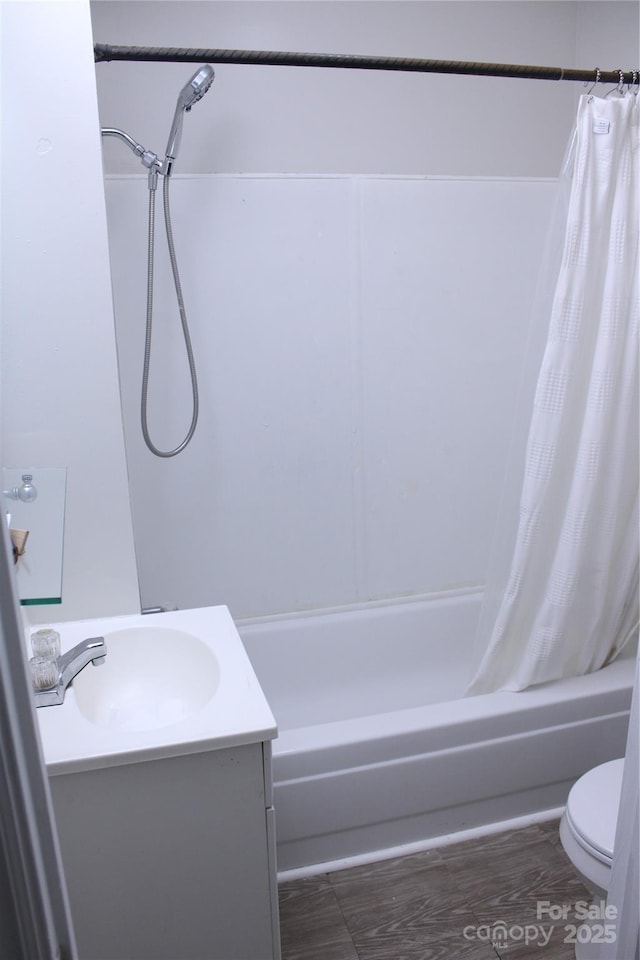 606 E 4th Ave, Gastonia, NC 28054 - full bathroom with shower / bath combination with curtain, vanity, and toilet
