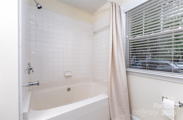 1136 W 1st St, Charlotte, NC 28202 - bathroom with shower / tub combo