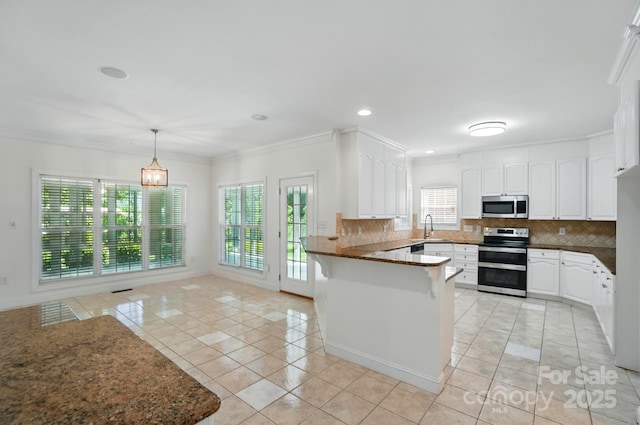 201 Limerick Dr, Matthews, NC 28104 - kitchen with appliances with stainless steel finishes, a sink, light tile patterned floors, a peninsula, and plenty of natural light
