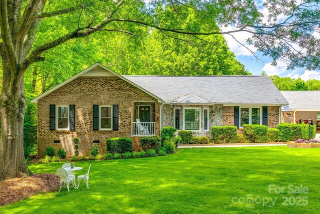 7712 Old Waxhaw Monroe Rd, Waxhaw, NC 28173 - ranch-style house featuring a front lawn and brick siding