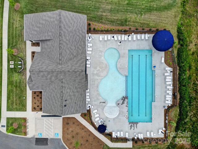 300 Kennerly Center Dr, Mooresville, NC 28115 - bird's eye view of a pool area