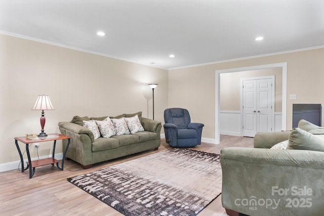1035 15th Ave NW, Hickory, NC 28601 - living area featuring crown molding, light wood-type flooring, baseboards, and recessed lighting