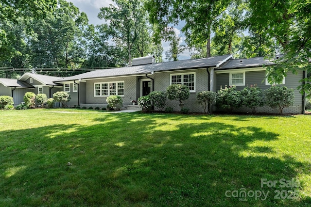 1035 15th Ave NW, Hickory, NC 28601 - ranch-style house with a front lawn, brick siding, and a chimney