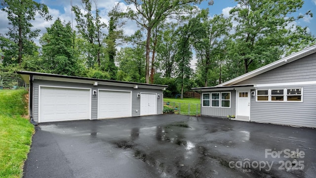 1035 15th Ave NW, Hickory, NC 28601 - detached garage featuring view of wooded area