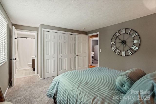 7018 Rollingridge Dr, Charlotte, NC 28211 - bedroom featuring carpet floors, a closet, a textured ceiling, ensuite bathroom, and baseboards
