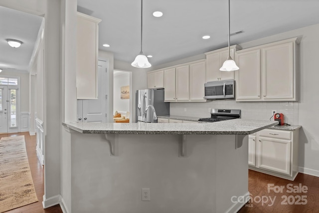 308 Planters Way, Mount Holly, NC 28120 - kitchen featuring stainless steel appliances, a breakfast bar area, decorative backsplash, dark wood-style flooring, and recessed lighting