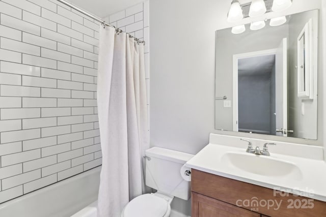 8510 Castle Pine Ct, Charlotte, NC 28226 - full bath featuring vanity, toilet, and shower / bath combination with curtain