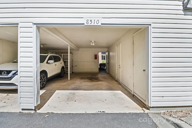 8510 Castle Pine Ct, Charlotte, NC 28226 - view of garage