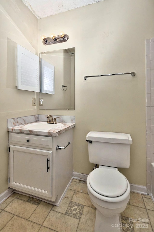6401 Windsor Gate Ln, Charlotte, NC 28215 - bathroom featuring toilet, vanity, baseboards, and a tub to relax in