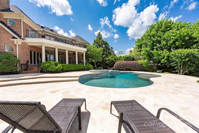 8721 Lake Challis Ln, Charlotte, NC 28226 - view of swimming pool featuring a patio area and a pool with connected hot tub