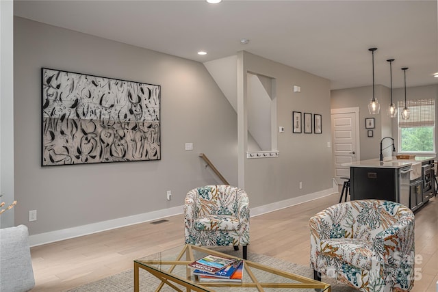 2011 Hamorton Pl, Charlotte, NC 28205 - living area featuring light wood-style flooring, recessed lighting, and baseboards