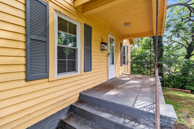 310 S Spencer Ave, Spencer, NC 28159 - view of covered porch