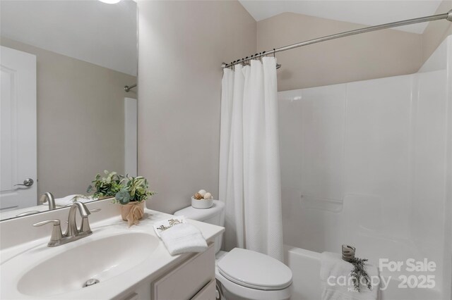 8725 Soaring Eagle Ln, Waxhaw, NC 28173 - bathroom with shower / bath combo with shower curtain, vanity, and lofted ceiling