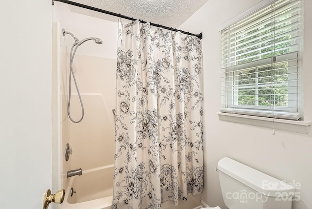 6221 Round Hill Rd, Charlotte, NC 28211 - full bath featuring a textured ceiling and shower / tub combo with curtain
