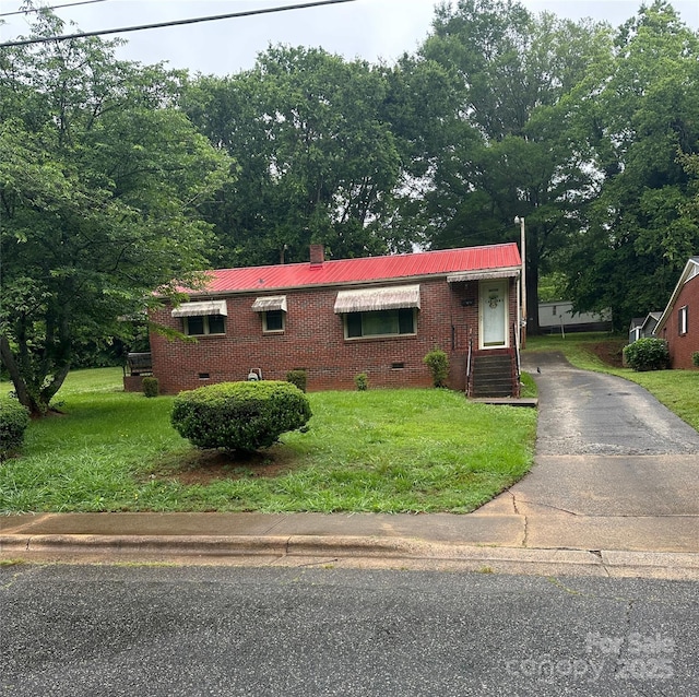 127 S Caldwell Ave, Newton, NC 28658 - ranch-style home with a front yard, metal roof, crawl space, and brick siding