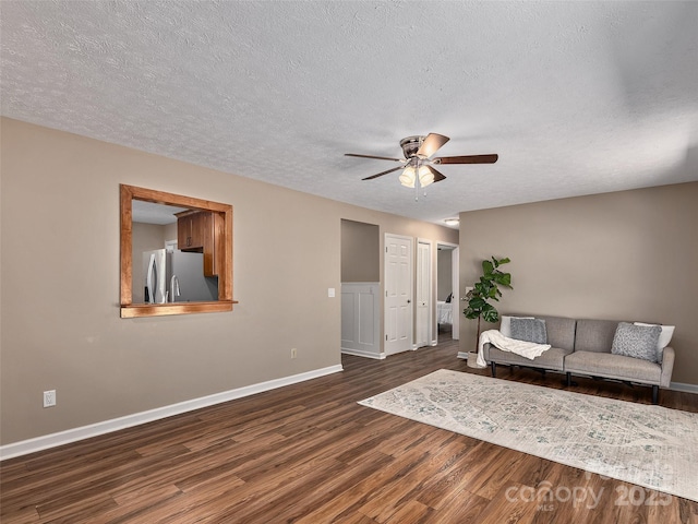 181 Junaluska Oaks Dr, Waynesville, NC 28786 - living area featuring dark wood-style flooring, ceiling fan, and a textured ceiling