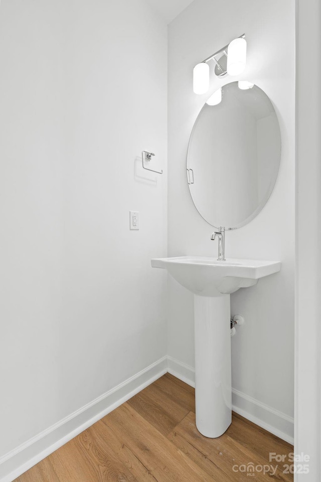 3924 Hager Dr, Charlotte, NC 28208 - bathroom with wood finished floors and baseboards