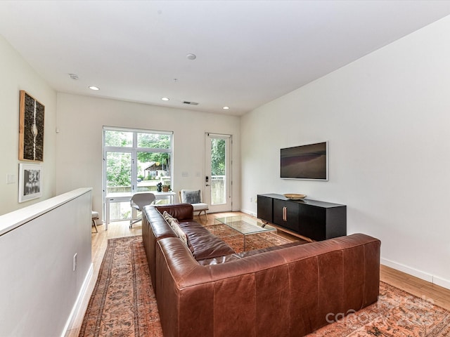 314 Viburnum Way Ct, Charlotte, NC 28208 - living area featuring light wood-type flooring, recessed lighting, and baseboards