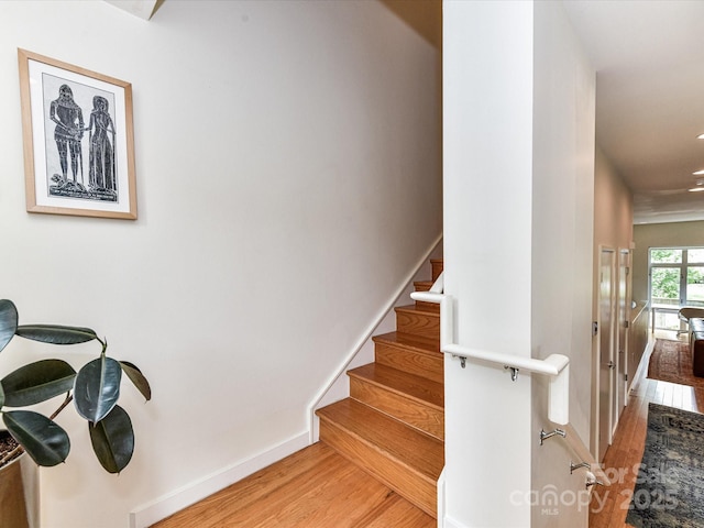 314 Viburnum Way Ct, Charlotte, NC 28208 - stairway with wood finished floors, baseboards, and recessed lighting