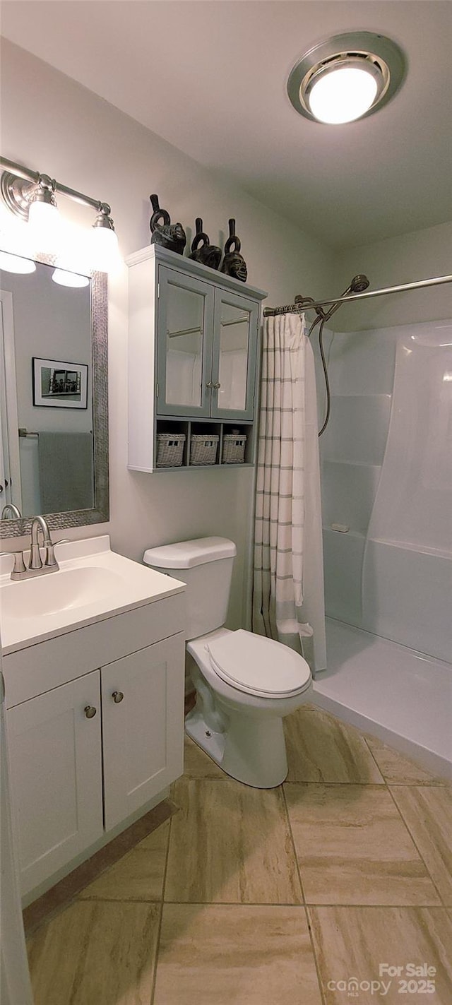 308 Woodfield Dr, Asheville, NC 28803 - full bathroom featuring toilet, a shower with shower curtain, and vanity