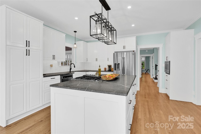 832 Kemp Rd, Mooresville, NC 28117 - kitchen with appliances with stainless steel finishes, light wood-style floors, tasteful backsplash, a kitchen island, and white cabinets