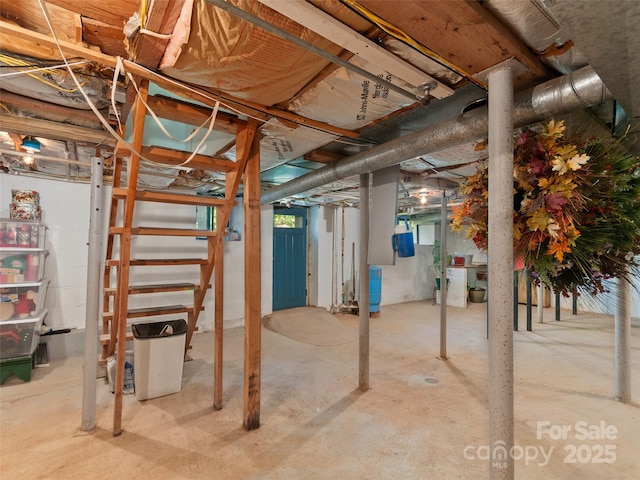229 Crabtree Mountain Rd, Canton, NC 28716 - unfinished below grade area with a water pressure tank