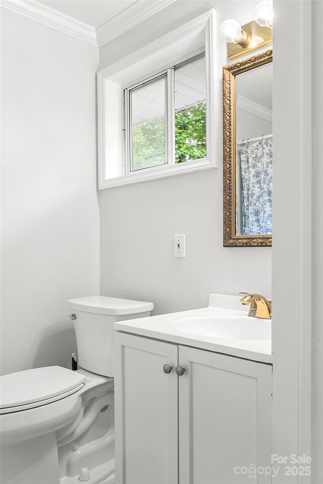 34 Westridge Dr, Asheville, NC 28803 - full bath featuring crown molding, vanity, and toilet