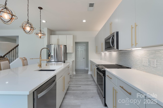 1211 Gold Rush Ct, Fort Mill, SC 29708 - kitchen featuring stainless steel appliances, a sink, light countertops, light wood-style flooring, and recessed lighting