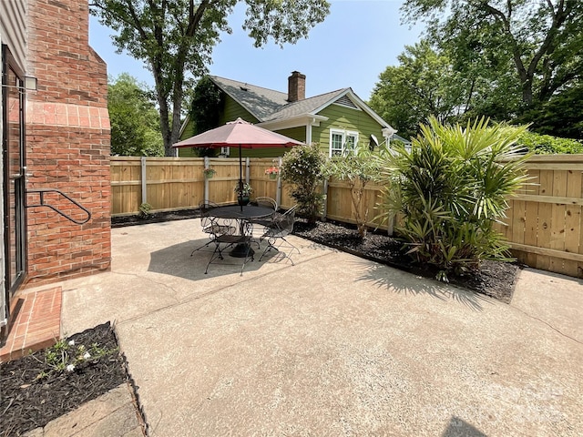 2619 Quailrush Rd, Charlotte, NC 28226 - fenced backyard with a patio area and outdoor dining space