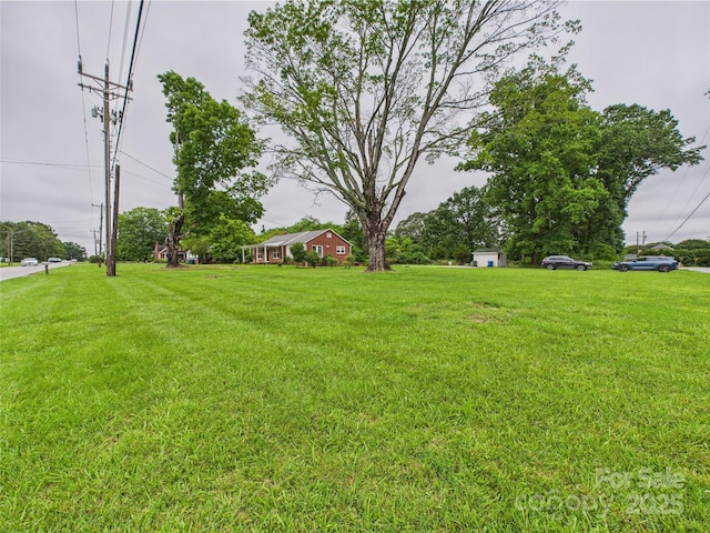 3055 16th St NE, Hickory, NC 28601 - view of green lawn
