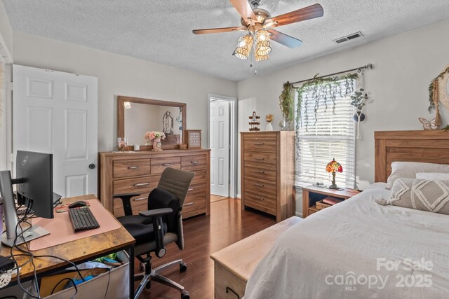 716 Mooresville Rd, Salisbury, NC 28144 - bedroom with wood finished floors, a textured ceiling, a desk, and ceiling fan