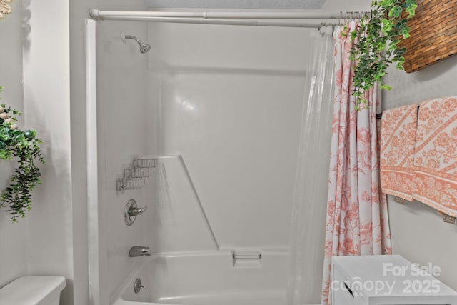 716 Mooresville Rd, Salisbury, NC 28144 - full bath featuring shower / bath combo with shower curtain and toilet