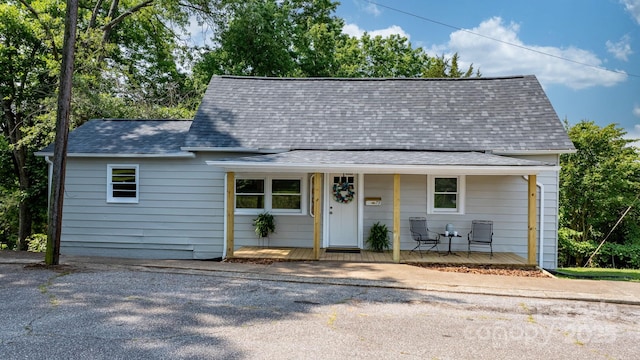 73 20th Ave SW, Hickory, NC 28602 - view of front of home featuring roof with shingles and a porch