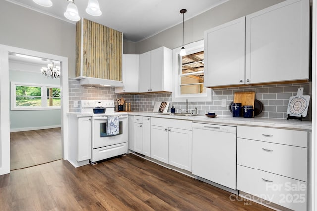 73 20th Ave SW, Hickory, NC 28602 - kitchen with white appliances, ornamental molding, a chandelier, a sink, and light countertops