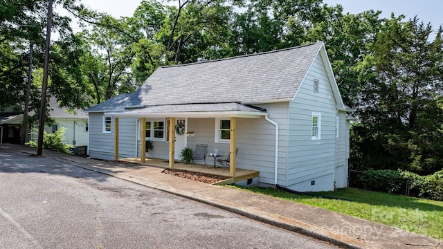 73 20th Ave SW, Hickory, NC 28602 - bungalow-style home with a porch, roof with shingles, and crawl space