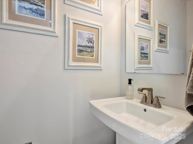 513 Cubitt Ct, Charlotte, NC 28205 - bathroom with a sink
