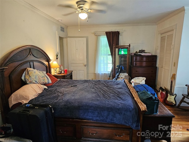 368 Settlemyre Rd, Morganton, NC 28655 - bedroom featuring wood finished floors, ornamental molding, and ceiling fan