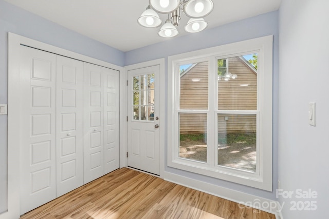 5414 Leaford Ct, Charlotte, NC 28227 - foyer entrance featuring a chandelier and light wood-style floors