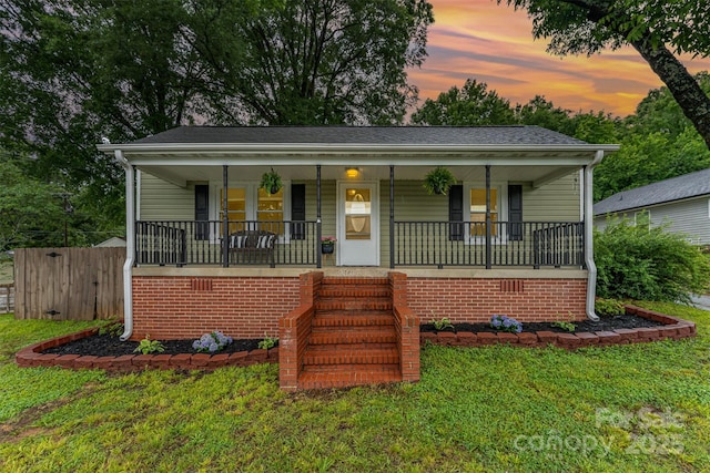 910 W A St, Kannapolis, NC 28081 - bungalow featuring a porch