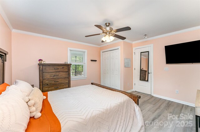 910 W A St, Kannapolis, NC 28081 - bedroom featuring ornamental molding, light wood-type flooring, ceiling fan, baseboards, and a closet