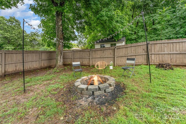910 W A St, Kannapolis, NC 28081 - fenced backyard featuring an outdoor fire pit