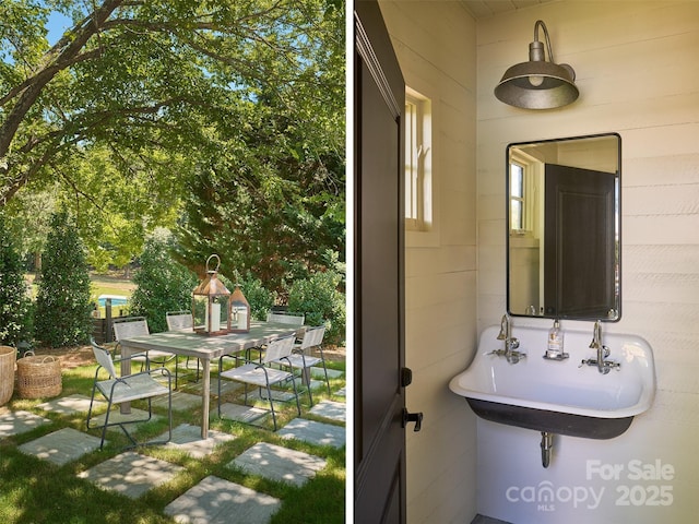 2270 New Gray Rock Rd, Fort Mill, SC 29708 - balcony featuring outdoor dining space and a sink