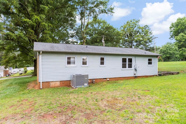 1606 Northwoods Dr, Kings Mountain, NC 28086 - back of property featuring central AC, crawl space, and a yard