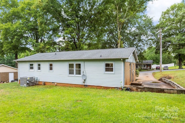 1606 Northwoods Dr, Kings Mountain, NC 28086 - back of house featuring cooling unit, a yard, and a shingled roof