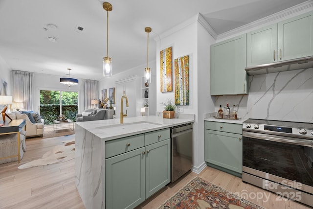 630 Calvert St Unit 111, Charlotte, NC 28208 - kitchen featuring stainless steel appliances, green cabinetry, a sink, light wood-style flooring, and open floor plan