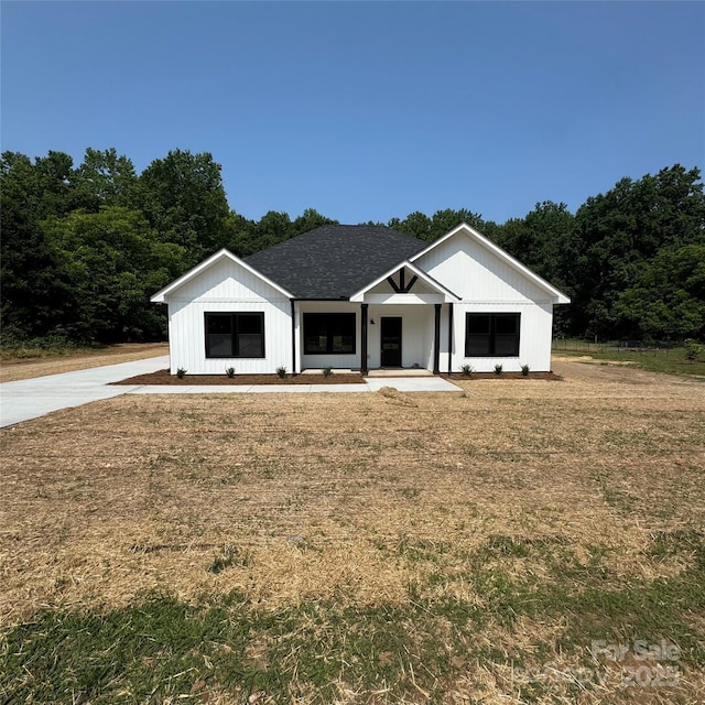 420 Sloop St, China Grove, NC 28023 - modern farmhouse featuring a front lawn and covered porch