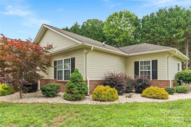 2561 26th Ave NE, Hickory, NC 28601 - view of side of property with brick siding