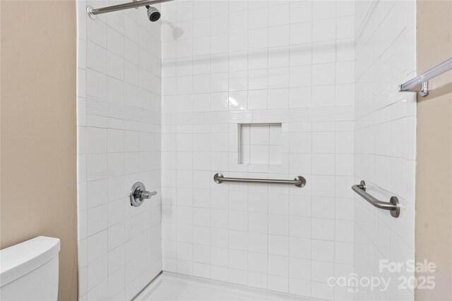 2561 26th Ave NE, Hickory, NC 28601 - full bathroom featuring a tile shower and toilet
